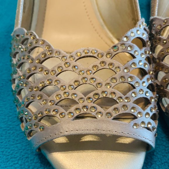 Alex Marie Gold Wedges - Picture 5 of 5